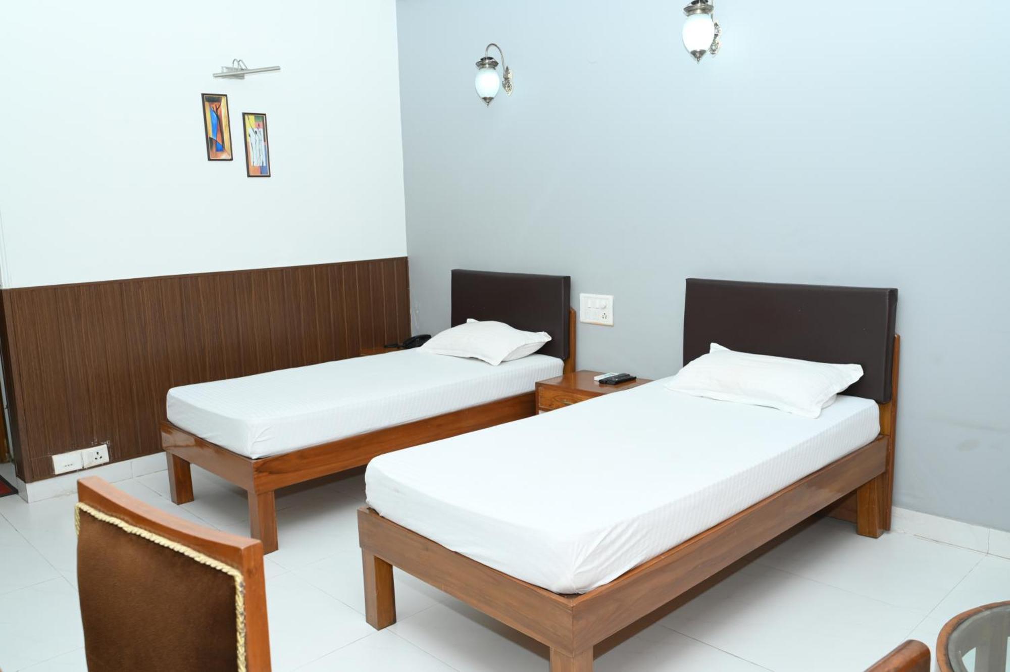 Hotel Surya Plaza Kotdwāra Exterior foto